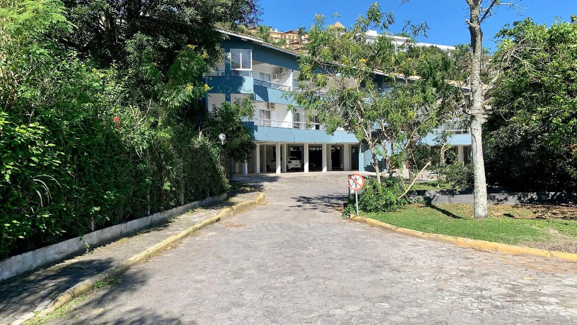 Res. Solar das Bromélias Bombinhas Brasil